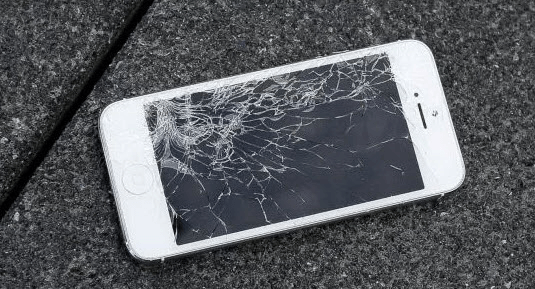 أسباب كسر شاشة iPhone